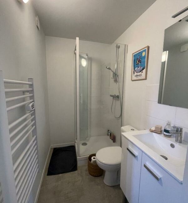 5LETA-11122025-014521-3